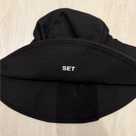 SET Active Black Bucket Hat - Picture 1 of 6